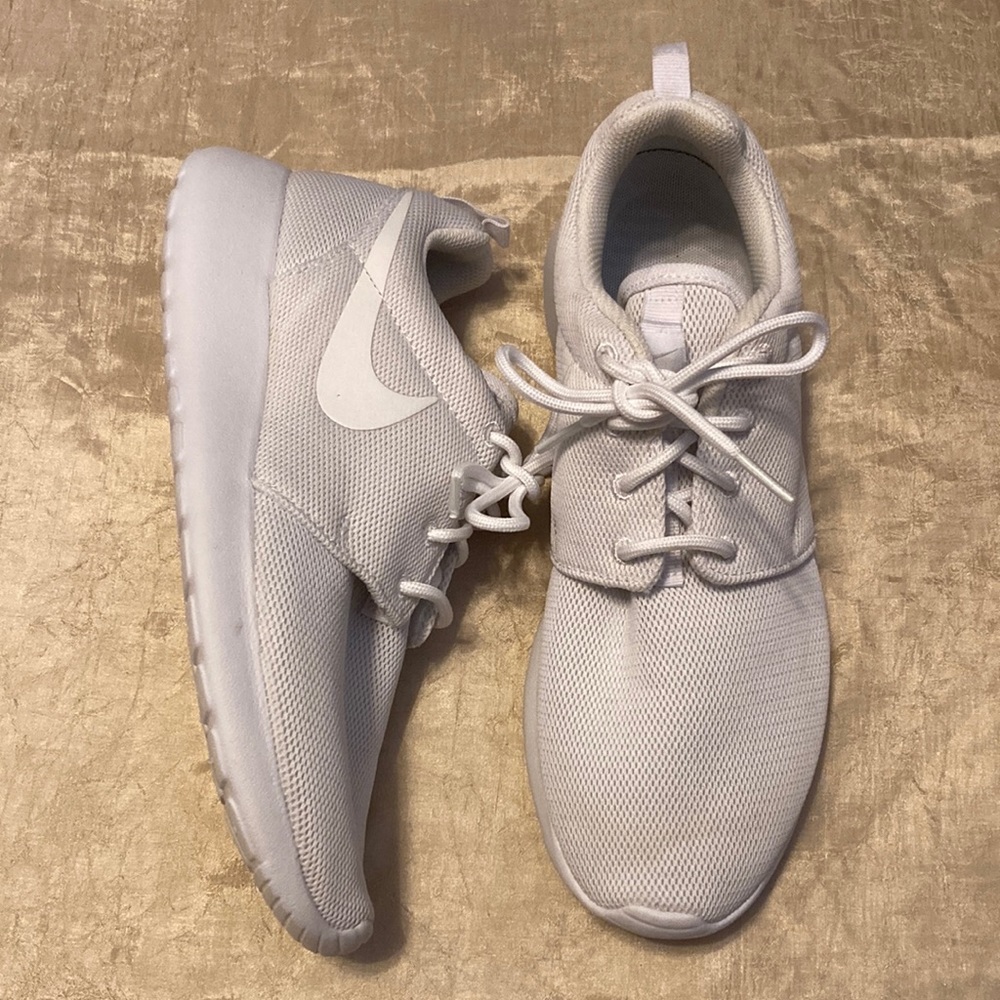 Nike Roshe One Triple White